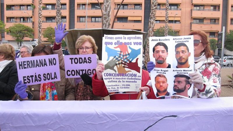 ep concentracion de apoyo a la victima que denuncio abusos de miembros de la manada ep concentracion de apoyo a la victima que denuncio abusos de miembros de la manada
