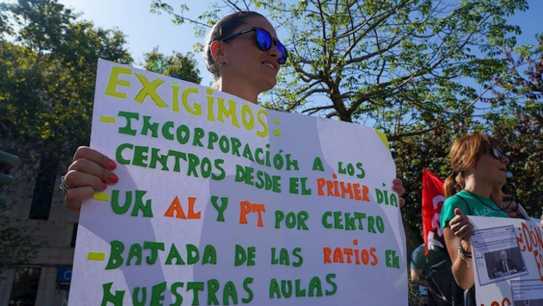 ep docentes interinos se concentran ante el parlamento andaluz el pasado agosto de 2019