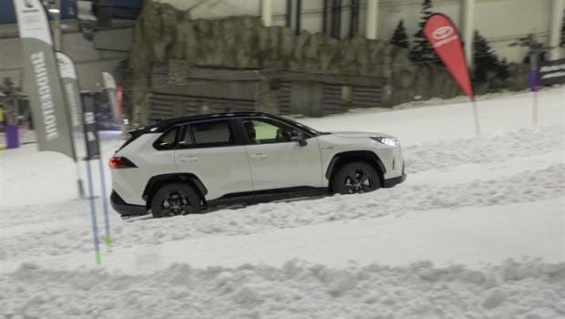 ep economiamotor- toyota lanzaespanavariantetraccion total electricanuevo rav4 hybrid