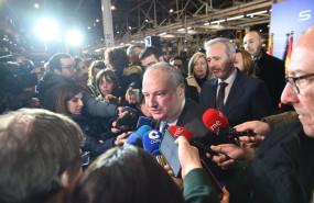 ep el ministro de industria jordi hereu ofrece declaraciones a los medios durante su visita a la