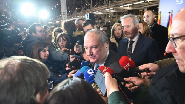 ep el ministro de industria jordi hereu ofrece declaraciones a los medios durante su visita a la
