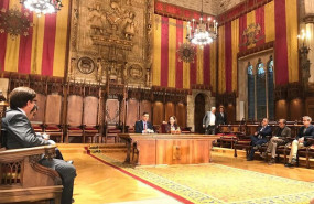 ep el presidente del gobierno pedro sanchez y la alcaldesa de barcelona ada colau al reunirse en el