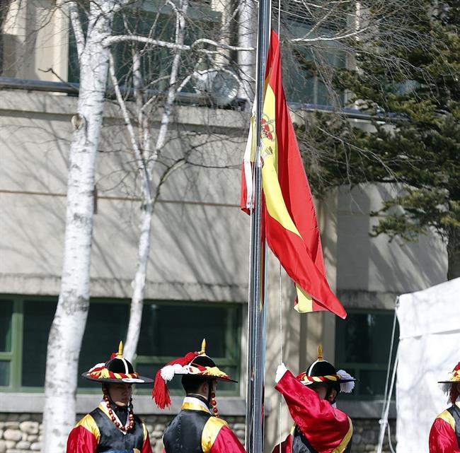 Izado de la bandera de España en la Villa Olímpica de PyeongChang 2018 | NACHO CASARES /COE ep izadola banderaespanala villa olimpicapyeongchang 2018
