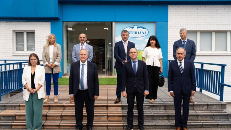 ep jordi hereu en su visita a central lechera asturiana