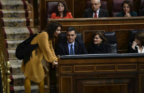 ep la ministra de hacienda maria jesus montero habla con el presidente y la vicepresidenta del