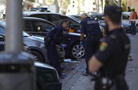 ep la policia forense trabaja junto al domicilio situado en la calle infanta mercedes de madrid