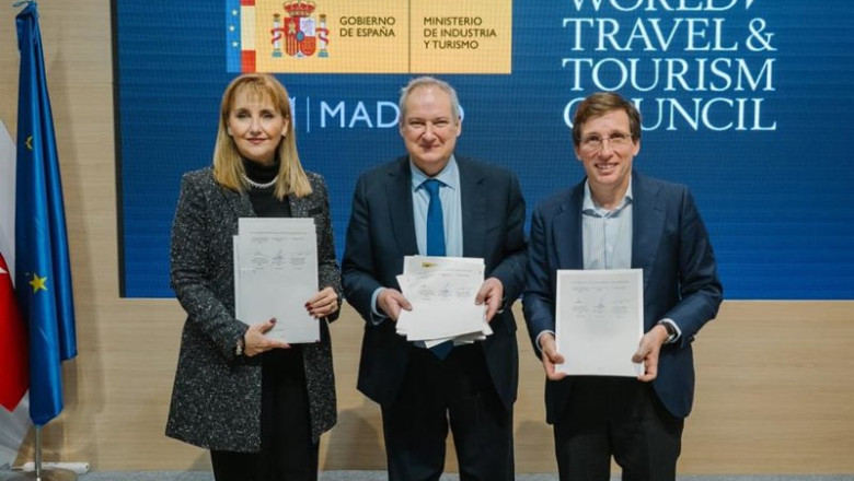 La presidenta de WTTC, Gloria Guevara; el ministro de Industria y Turismo, Jordi Hereu, y el alcalde de Madrid, José Luis Martínez-Almeida. | MINISTERIO DE INDUSTRIA Y TURISMO ep la presidenta de wttc gloria guevara el ministro de industria y turismo jordi hereu y el alcalde