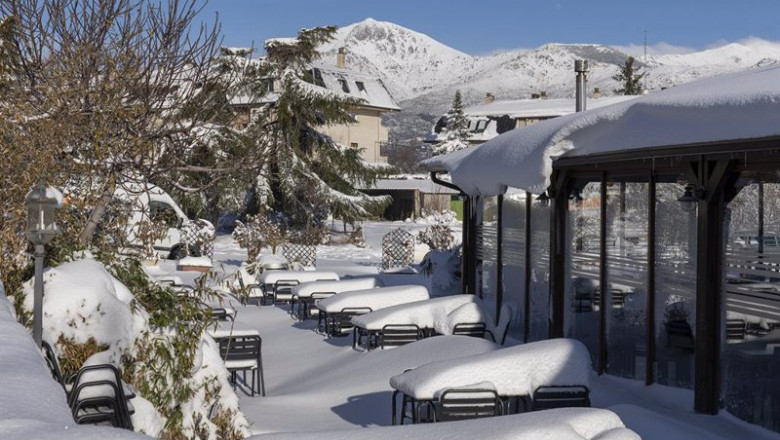 ep la terraza de un bar cubierta de nieve en cerceda espana a 10 de enero de 2021 la comunidad de ep la terraza de un bar cubierta de nieve en cerceda espana a 10 de enero de 2021 la comunidad de