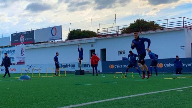 ep los jugadoresontinyent cf enentrenamiento