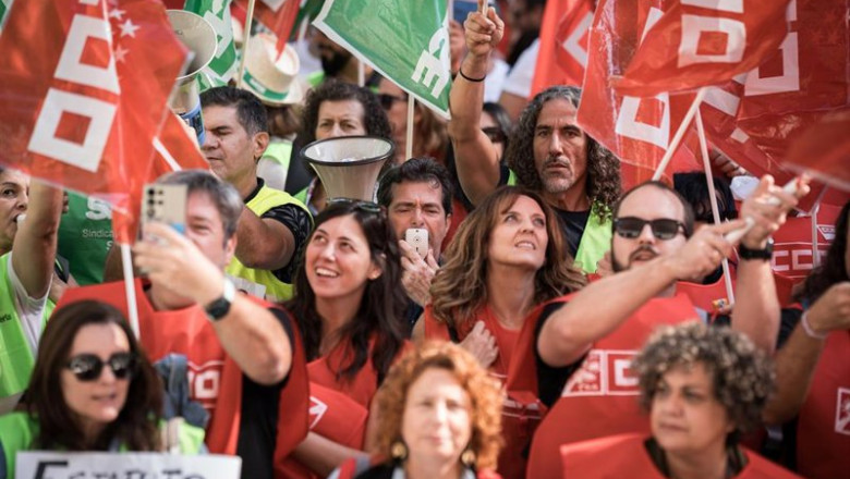 Personal sanitario durante una concentración para exigir la aprobación de un nuevo Estatuto Marco, frente al Ministerio de Sanidad, a 1 de octubre de 2025, en Madrid (España). | Diego Radamés - Europa Press ep personal sanitario durante una concentracion para exigir la aprobacion de un nuevo estatuto marco