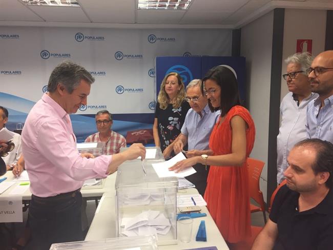 El presidente de la gestora del PPVAL, Rubén Moreno, vota en las primarias | PPVAL ep presidentela gestorappval ruben moreno votalas primarias