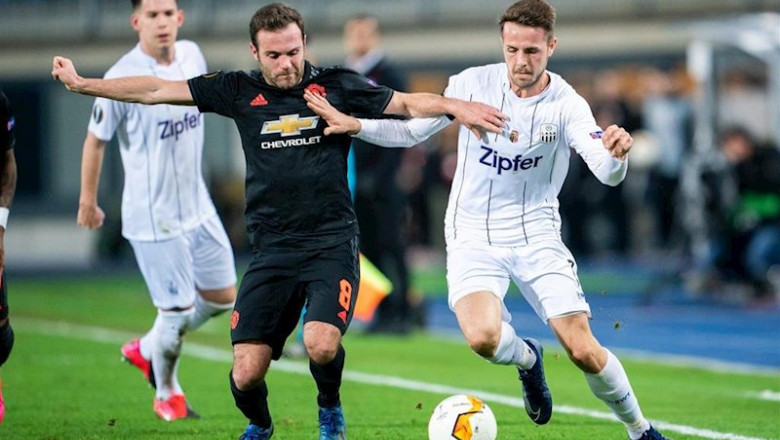 ep rene renner pelea por el balon con juan mata en un lask-manchester united ep rene renner pelea por el balon con juan mata en un lask-manchester united