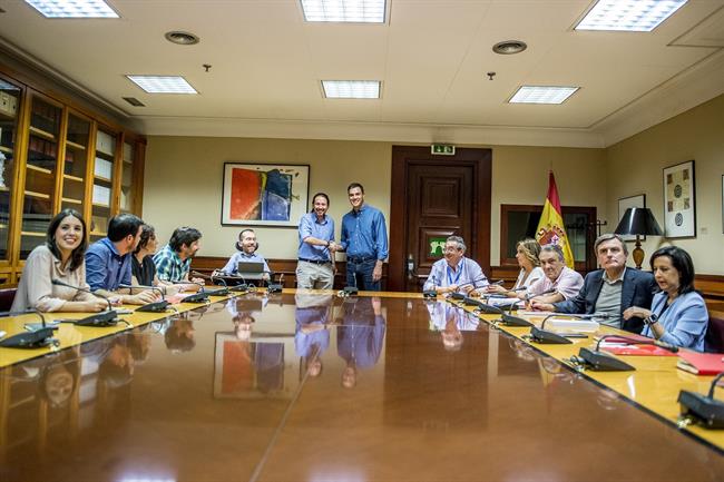 ep reunionpsoepodemos presididapedro sanchezpablo iglesias