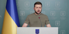 ukraine zelensky declare que la region du donbass est completement detruite 