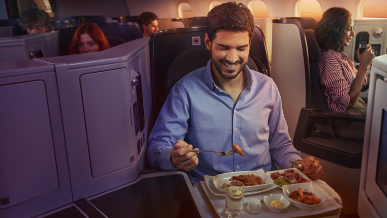 10 foto hombre comiendo 20251016110751 