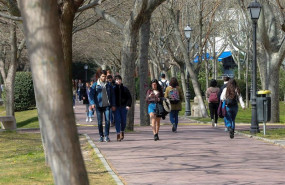 ep alumnos pasean en el campus de la universidad autonoma de madrid