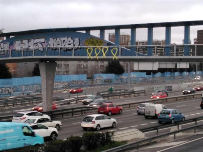 ep aparecen lazos amarillosalgunos puentesmadrid