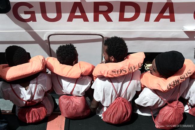 ep aquarius is currently in the process of transferring 400 persons to two italian