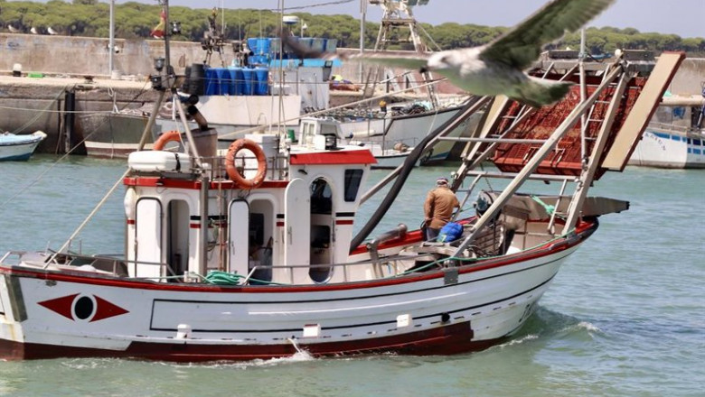 ep archivo   barco de pesca en sanlucar de barrameda