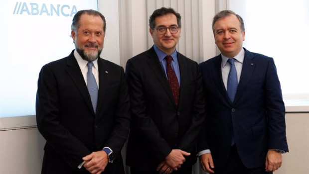 ep archivo   de izquierda a derecha el presidente de abanca juan carlos escotet el viceconsejero de