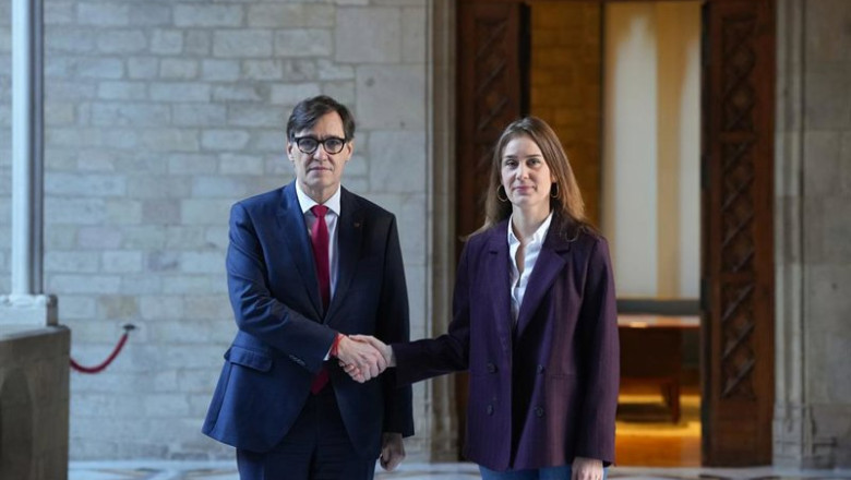 Archivo - El presidente de la Generalitat, Salvador Illa, y la presidenta de los Comuns en el Parlament, Jéssica Albiach, se reúnen en el Palau de la Generalitat | DAVID ZORRAKINO - EUROPA PRESS - Archivo ep archivo el presidente de la generalitat salvador illa y la presidenta de los comuns en el