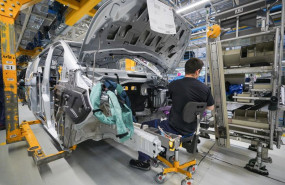 ep archivo   mercedes benz espana desploma su beneficio hasta los 297 millones en 2024 tras reducir