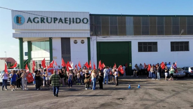 ep archivo   protestas de trabajadores en la sede de agrupaejido en el ejido almeria el 1 de octubre