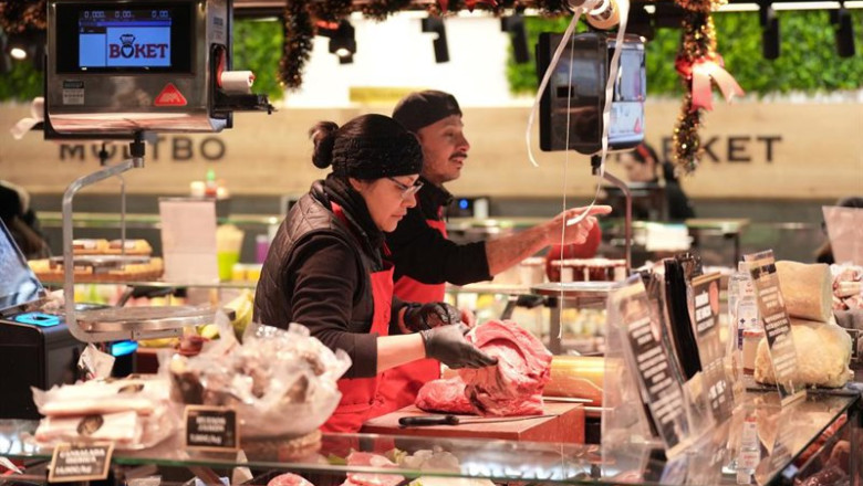 ep archivo   un puesto en un mercado de alimentacion en barcelona cataluna