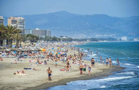 ep archivo vista de una playa de torremolinos ep archivo vista de una playa de torremolinos