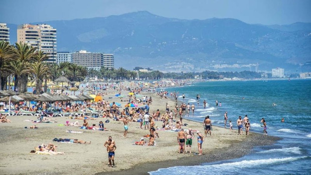 ep archivo   vista de una playa de torremolinos