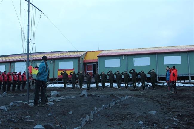 Arriado de bandera en la Campaña Antártica | CAMPAÑA ANTÁRTICA ep arriadobanderala campana antartica