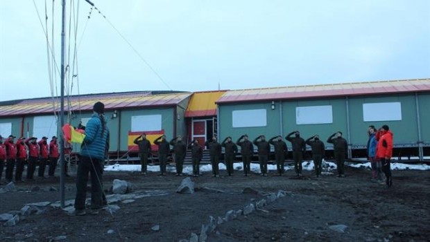 ep arriadobanderala campana antartica