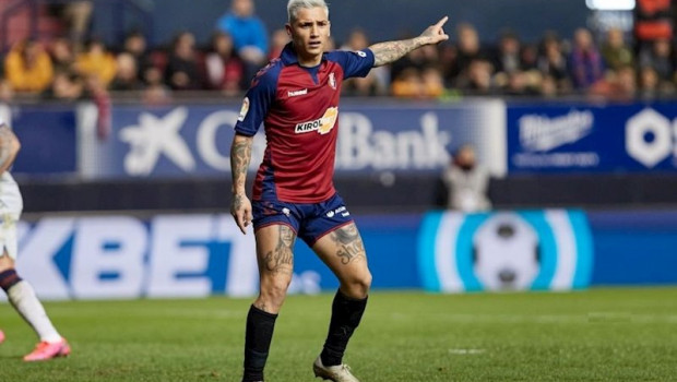 ep chimy avila en un partido con osasuna