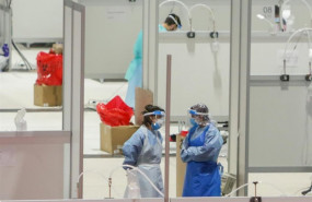 ep dos sanitarios protegidos trabajan en el interior del hospital temporal de la comunidad de madrid