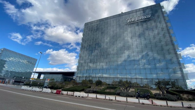 ep edificio donde se encuentra la sede de telefonica ubicada en ronda de la comunicacion en madrid