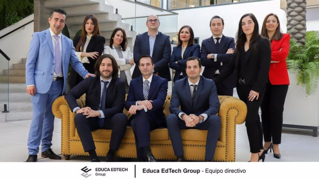 ep el consejero delegado de educa edtech group jesus moreno en el centro del sofa con el director de