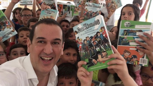 ep el escritor roberto santiago autor de los futbolisimos