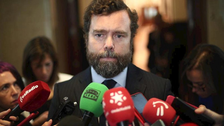 El portavoz de Vox en el Congreso, Iván Espinosa de los Monteros, atiende a los medios de comunicación tras la junta de Portavoces del Congreso | Eduardo Parra - Europa Press ep el portavoz de vox en el congreso ivan espinosa de los monteros atiende a los medios de