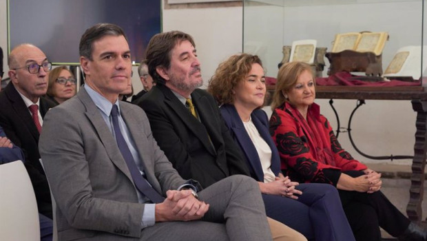 ep el presidente del gobierno de espana pedro sanchez i el escritor y director del instituto