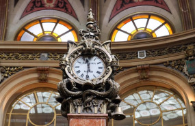 ep el reloj de la bolsa de 4 esferas en el palacio de la bolsa de madrid a 26 de mayo de 2022 en