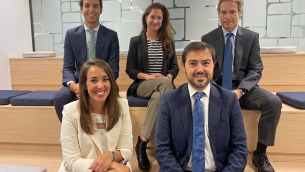 ep en la foto fila de arriba de izquierda a derecha alberto gargoles maria ruiz   casaux carlos