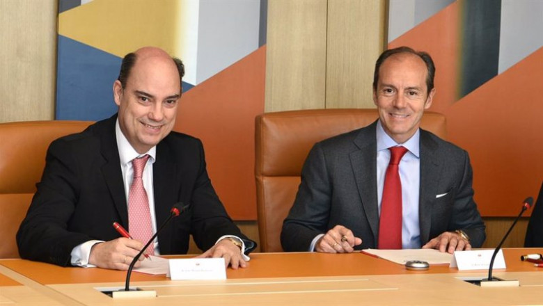 Foto del acuerdo firmado entre Santander y Mapfre en 2019. | SANTANDER ep foto del acuerdo firmado entre santander y mapfre en 2019