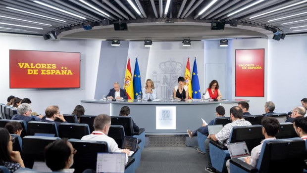 ep i d el ministro e industria y turismo jordi hereu la vicepresidenta segunda y ministra de trabajo ep i d el ministro e industria y turismo jordi hereu la vicepresidenta segunda y ministra de trabajo