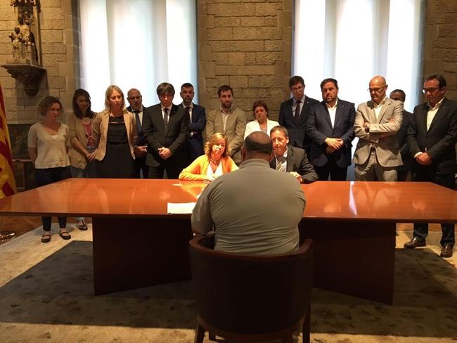 ep la consellera borrs recibequerellala compraurnas