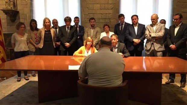 ep la consellera borrs recibequerellala compraurnas