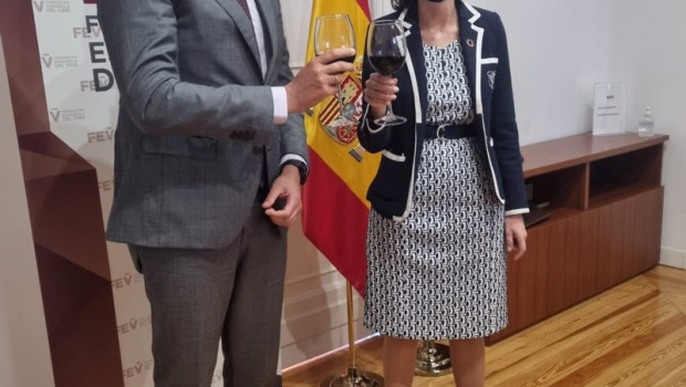 ep la ministra de industria comercio y turismo reyes maroto y el presidente de la federacion