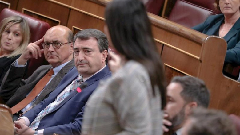 ep la secretaria general de vox en el congreso de los diputados macarena olona 1d responde al