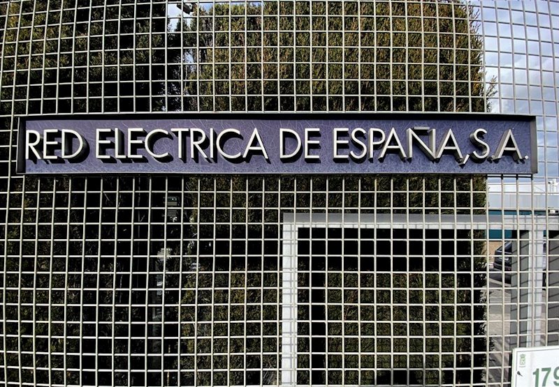 https://img6.s3wfg.com/web/img/images_uploaded/5/3/ep_letrero_del_grupo_red_electrica_de_espana_en_su_sede_de_alcobendas.jpg