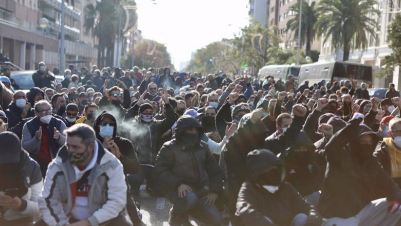 Nuevos cortes de carretera en la huelga del metal de Cádiz, a 18 de noviembre del 2021 en Cádiz (Andalucía). | Nacho Frade - Europa Press ep nuevos cortes de carretera en la huelga del metal de cadiz a 18 de noviembre del 2021 en cadiz