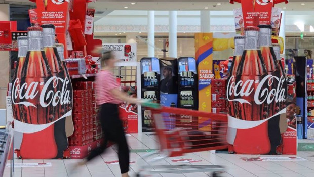 ep supermercado decorado por coca cola